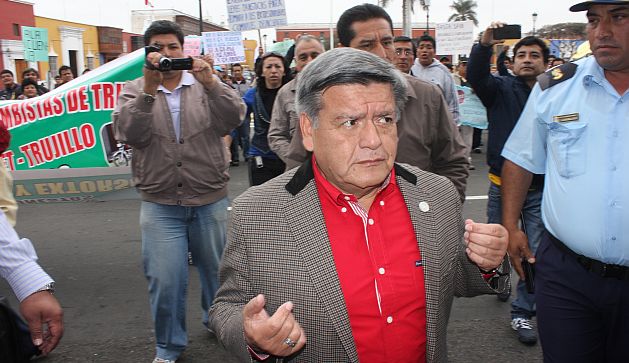 NO DA LA TALLA. Apristas dicen que César Acuña no tiene opciones de llegar a Palacio de Gobierno. (USI)