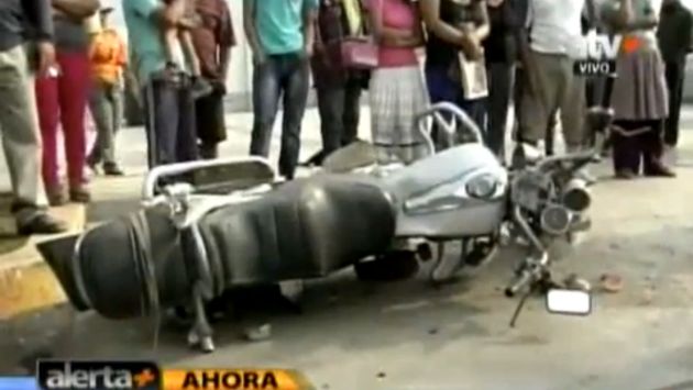 Motociclista murió tras choque con retroexcavadora en Chosica. (ATV )