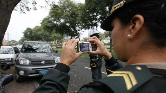 Municipalidad de Lima y Policía Nacional volverán a imponer fotopapeletas. (Perú21)
