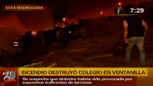 Incendio destruyó un colegio de Ventanilla. (América TV)