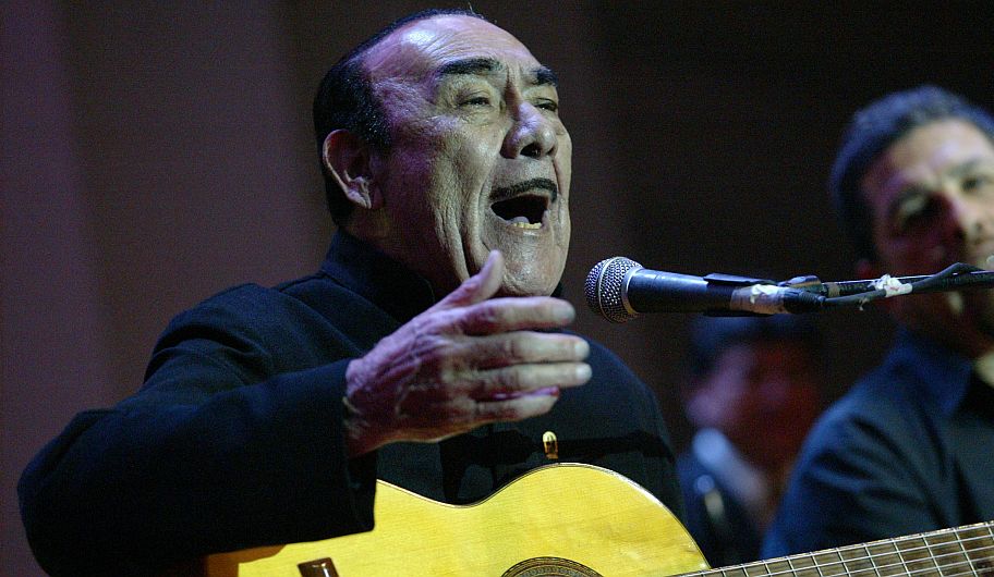 Óscar Aviles, la Primera Guitarra del Perú, murió esta mañana a los 90 años tras ser sometido en enero a una operación al corazón. (Andina)