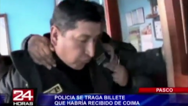 Policía se come billete de S/.100 para desaparecer prueba de coima. (Panamericana TV)