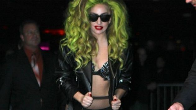 Lady Gaga se dejó llevar por la sensualidad. (Bang Showbiz)