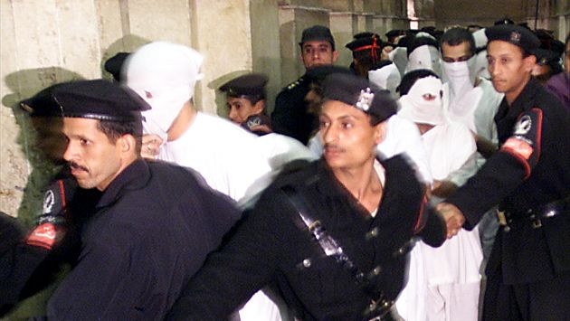 Egipto: Caso hizo recordar a otro similar ocurrido en 2001, cuando se juzgó a 52 hombres acusados de ser homosexuales. (AP)