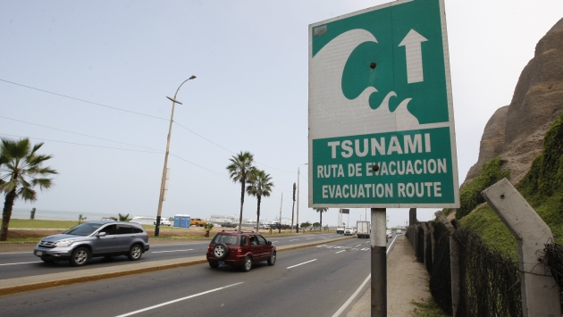 Solo en Miraflores existen varios carteles que señalan las rutas de evacuación. (Luis Gonzales)