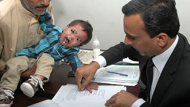 Pakistán: Acusan a un bebé por intento de homicidio. (AFP)