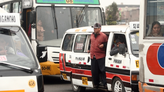 Tráfico vehicular es un dolor de cabeza para los conductores, pasajeros y transeúntes en la capital. (Fidel Carrillo)