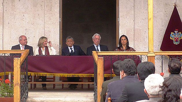 Vargas Llosa en Arequipa con Nadine Heredia y los ministros Cateriano y Álvarez Calderón. (Andina)