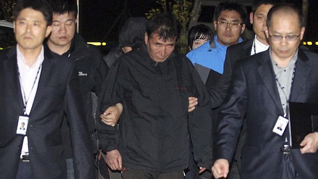 Corea del Sur: Ordenan detención del capitán de barco naufragado. (AP)