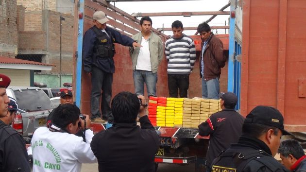 Huancayo: Incautan 94 kilos de cocaína escondidas en un camión. (Andina)