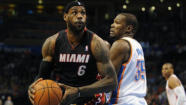 Lebron James y Kevin Durant son dos de los jugadores más caros de la NBA. (Reuters)