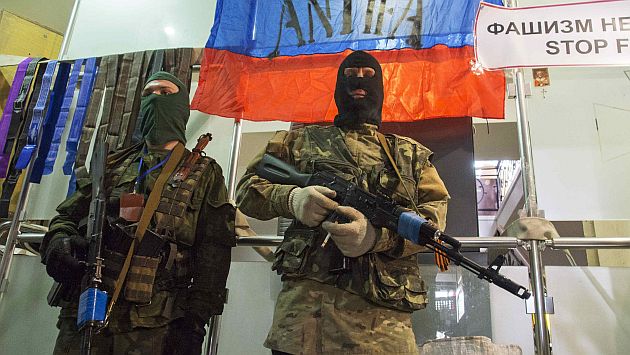 Ucrania: Fotos vinculan a encapuchados con Rusia. (Reuters)