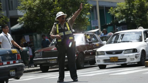 Alcaldesa de Lima pide que ya no sigan funcionando como ‘semáforos humanos’. (USI)