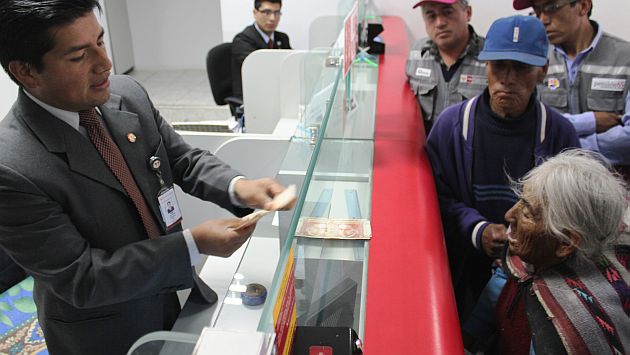 Huancavelica: La mujer más longeva de Perú cobra Pensión 65 por primera vez. (Difusión)