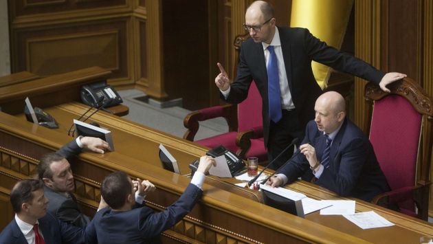 Ucrania: Parlamento rechaza referéndum sobre integridad territorial del país. (Reuters)