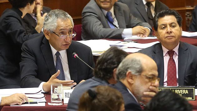 El premier René Cornejo en la sesión de la Comisión de Fiscalización. (Andina)