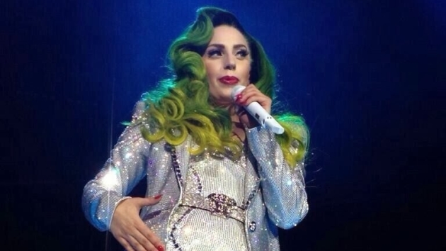 Cuando Gaga presentó Born This Way se dijo que era una copia de Express Yourself de Madonna. (Agencias)
