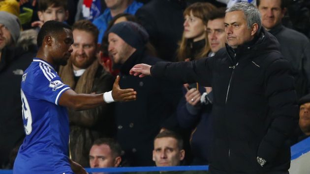 Samuel Eto’o llama títere a José Mourinho por cuestionar su edad. (Reuters)