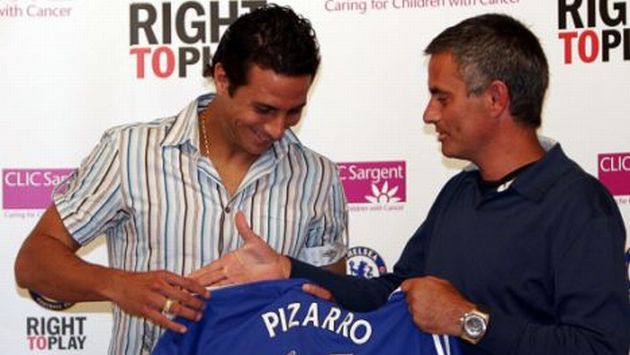José Mourinho le daría una mano a Claudio Pizarro. (dailymail.co.uk)