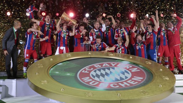 Arjen Robben y Thomas Müller -con pase de Pizarro- le dieron el título de la Copa Alemana a Bayern Munich. (AP)