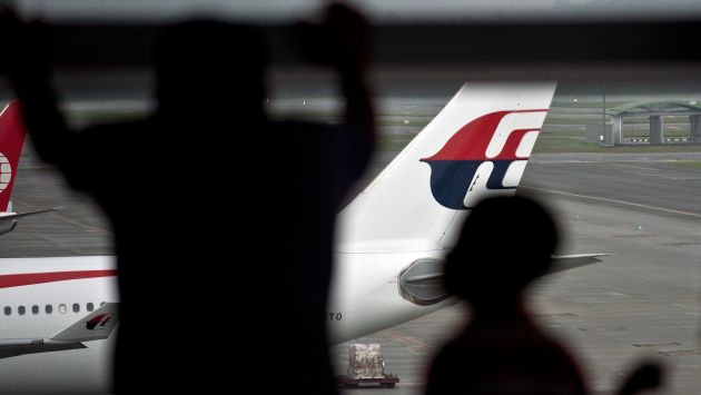 Libro apunta que el avión de Malaysia Airlines pudo haber sido derribado accidentalmente durante unos ejercicios militares. (AFP)
