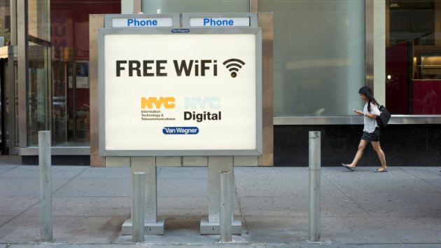 Nueva York quiere convertir los teléfonos públicos en puntos wi-fi gratis. (Difusión)