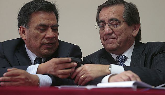 Javier Velásquez y Jorge del Castillo, dirigentes del Apra,  dos de los rostros visibles de la división aprista. (USI)