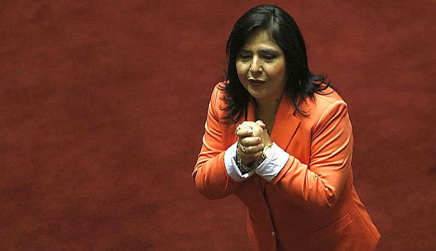 La ministra Ana Jara acudió al Congreso  votar en su calidad de parlamentaria del partido de gobierno. (USI)