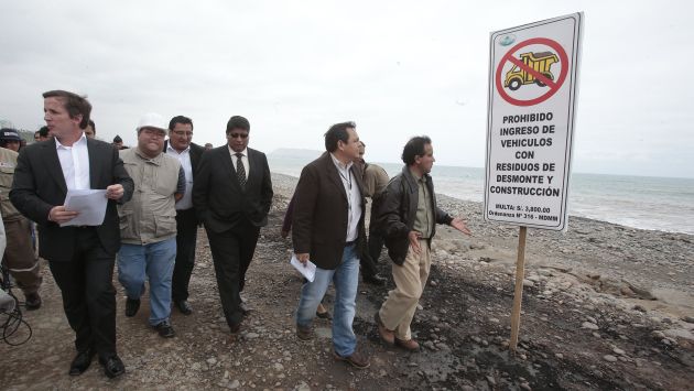 Autoridades inspeccionaron playas contaminadas de la Costa Verder. (Martín Pauca)