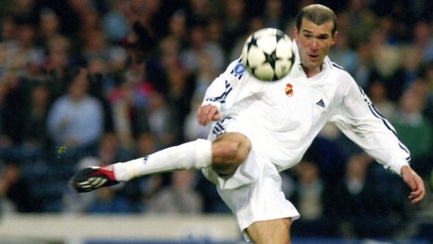 Champions League: Zidane le dio al Madrid el título en 2002. (AP)