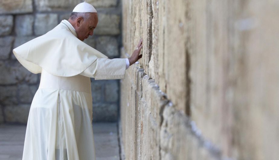 El Papa Francisco visitó el Muro de las Lamentaciones, el lugar más sagrado del Judaísmo. (Reuters)