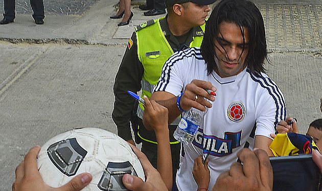 Falcao ya está con la selección colombiana, pero muchos dudas que llegue al Mundial. (AFP)