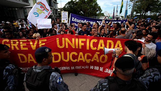 “Un profesor vale más que Neymar”, gritaban los manifestantes. (Agencias)
