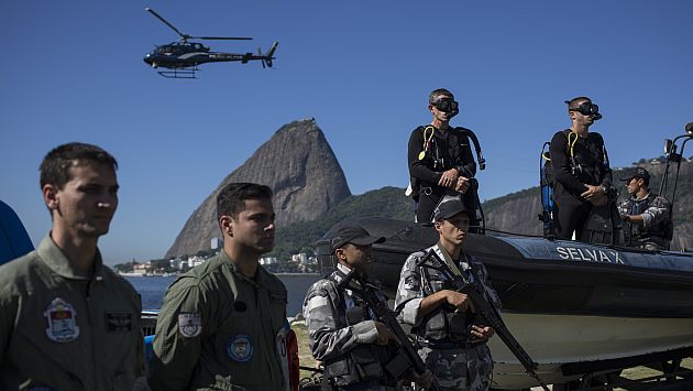 Brasil despliega a 1,600 militares en Río a 12 días del Mundial. (AP)