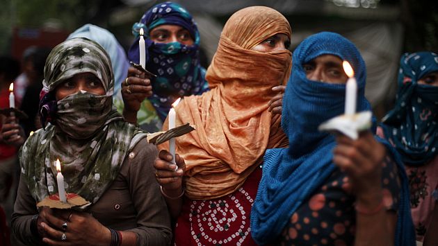 India: Cinco hombres son detenidos por violación y ahorcamiento de dos niñas. (AP)