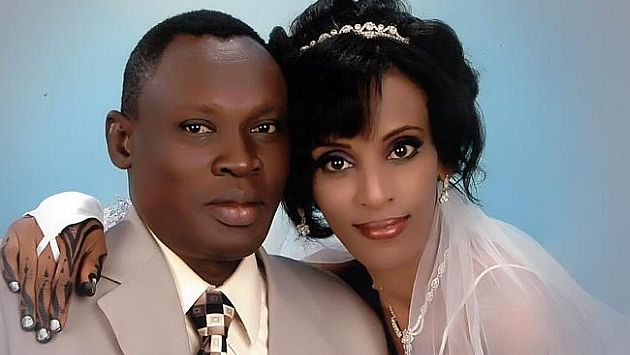 Sudán: Mariam Ishaq, condenada a la horca, en el día de su boda. (Internet)