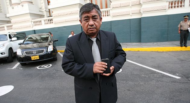 Víctor Crisólogo podría ser separado de Perú Posible .(Perú21)