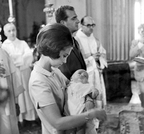Felipe de Borbón nace el 30 de enero de 1968 y el 8 de febrero de 1968 es bautizado en el Palacio de la Zarzuela por el Arzobispo de Madrid. (ABC)