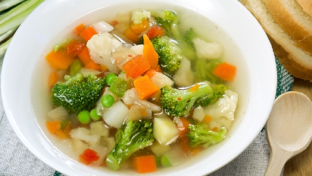 Las sopas de verduras nos ayudan a mantener nuestra temperatura. (USI)