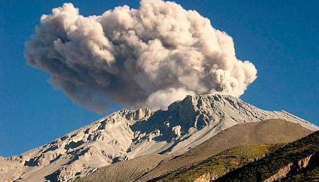 Ayer se registró la última explosión en el volcán Ubinas. (USI)