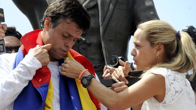 Leopoldo López irá a juicio acusado de instigar la violencia en el marco de las protestas antigubernamentales. (AFP)