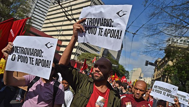 Trabajadores del metro de Sao Paulo suspendió huelga que amenazaba el Mundial. (AFP)
