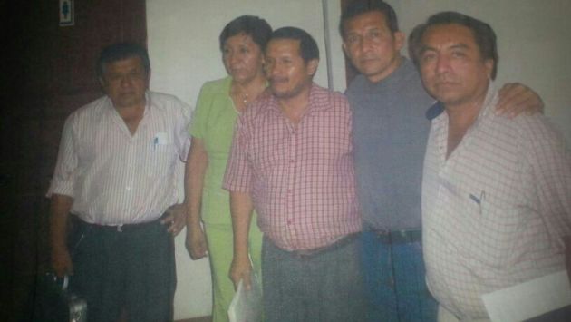 En la foto, tomada en 2010 supuestamente por Nadine Heredia, el mandatario aparece junto a dirigentes de mineros informales. (El Comercio)