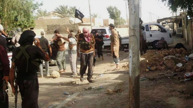 Yihadistas iraquíes toman control de ciudad natal de Sadam Husein en fulgurante ofensiva. (AP)