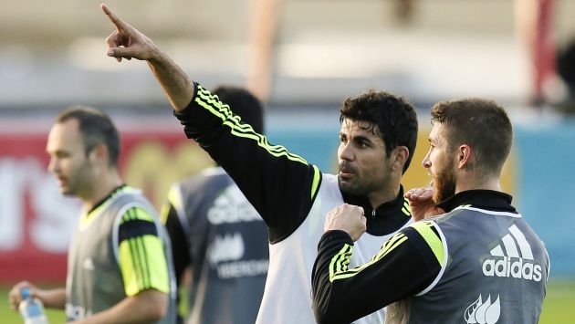 Diego Costa fue llamado traidor por un grupo de hinchas brasileños. (EFE)