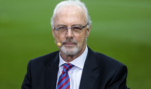 Franz Beckenbauer dice que pidió que la entrevista fuera en alemán y se lo negaron. (AP)