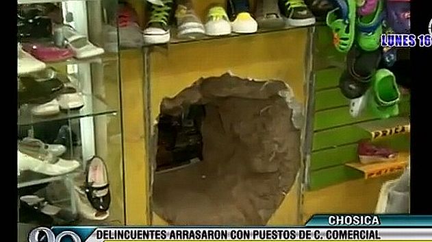 Hampones hacen forado para robar S/.120 mil a zapatería y bodega en Chosica (Frecuencia Latina)