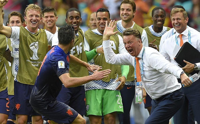 Van Gaal asegura que Holanda no se perderá en la euforia tras vencer 5-1 a España. (AP)