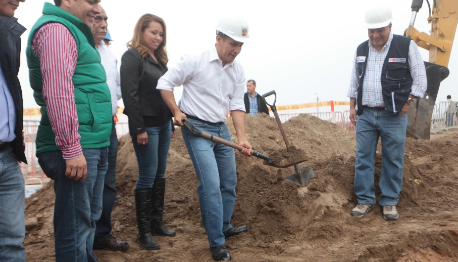 Ollanta Humala participó en el inicio de obras de la ampliación y mejoramiento del sistema de agua potable y alcantarillado en Pachacútec, en Ventanilla. (Fidel Carrillo /Perú21)