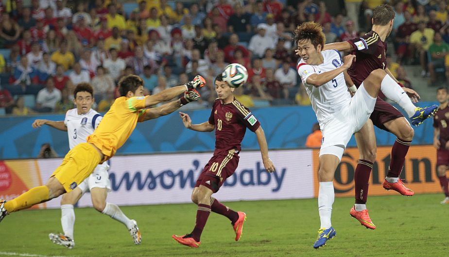 El encuentro entre Rusia y Corea del Sur se volvió más intensos en los últimos minutos, con varias oportunidades de gol. (AP)